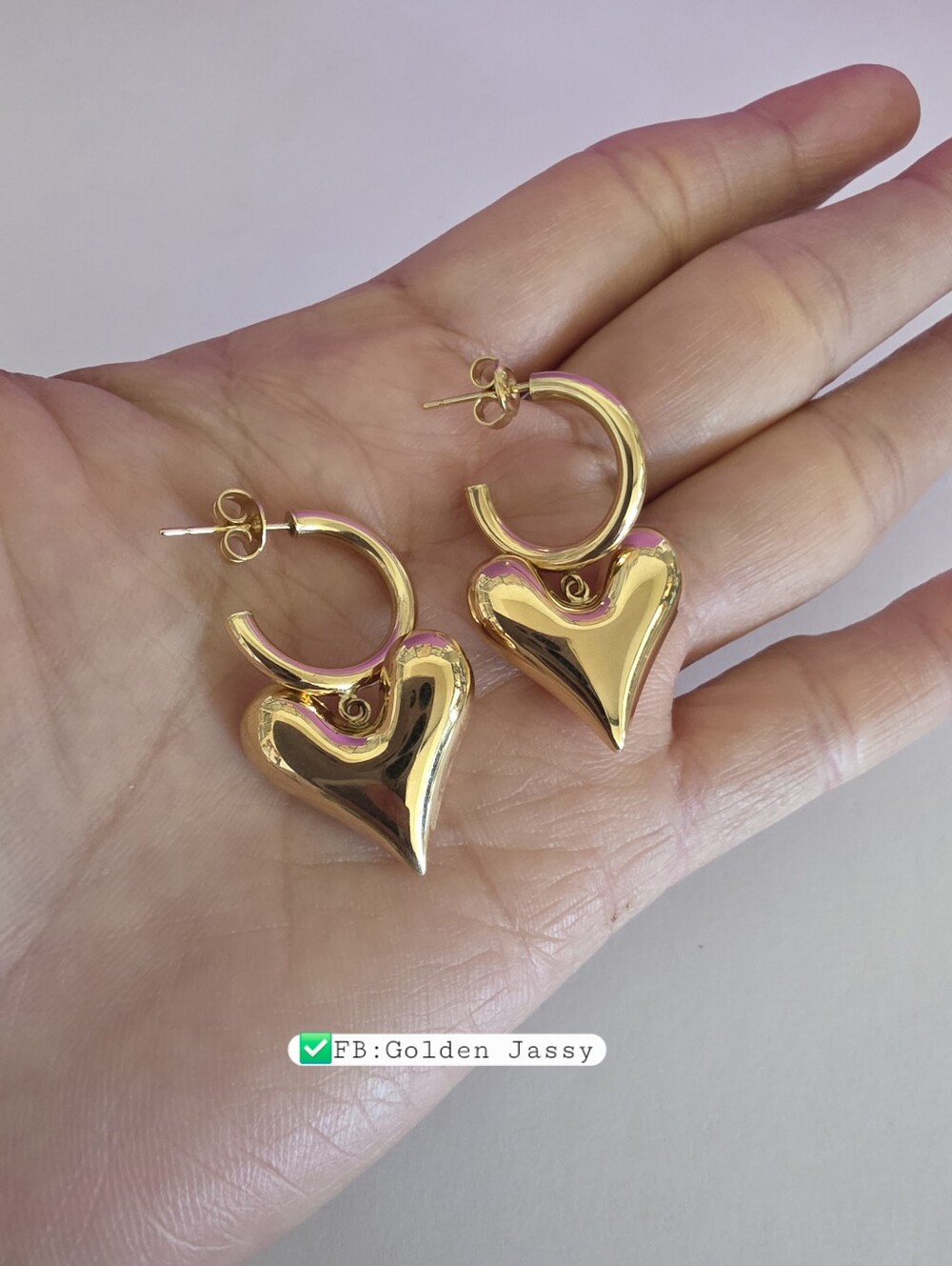 18K Gold Happy Heart Stud